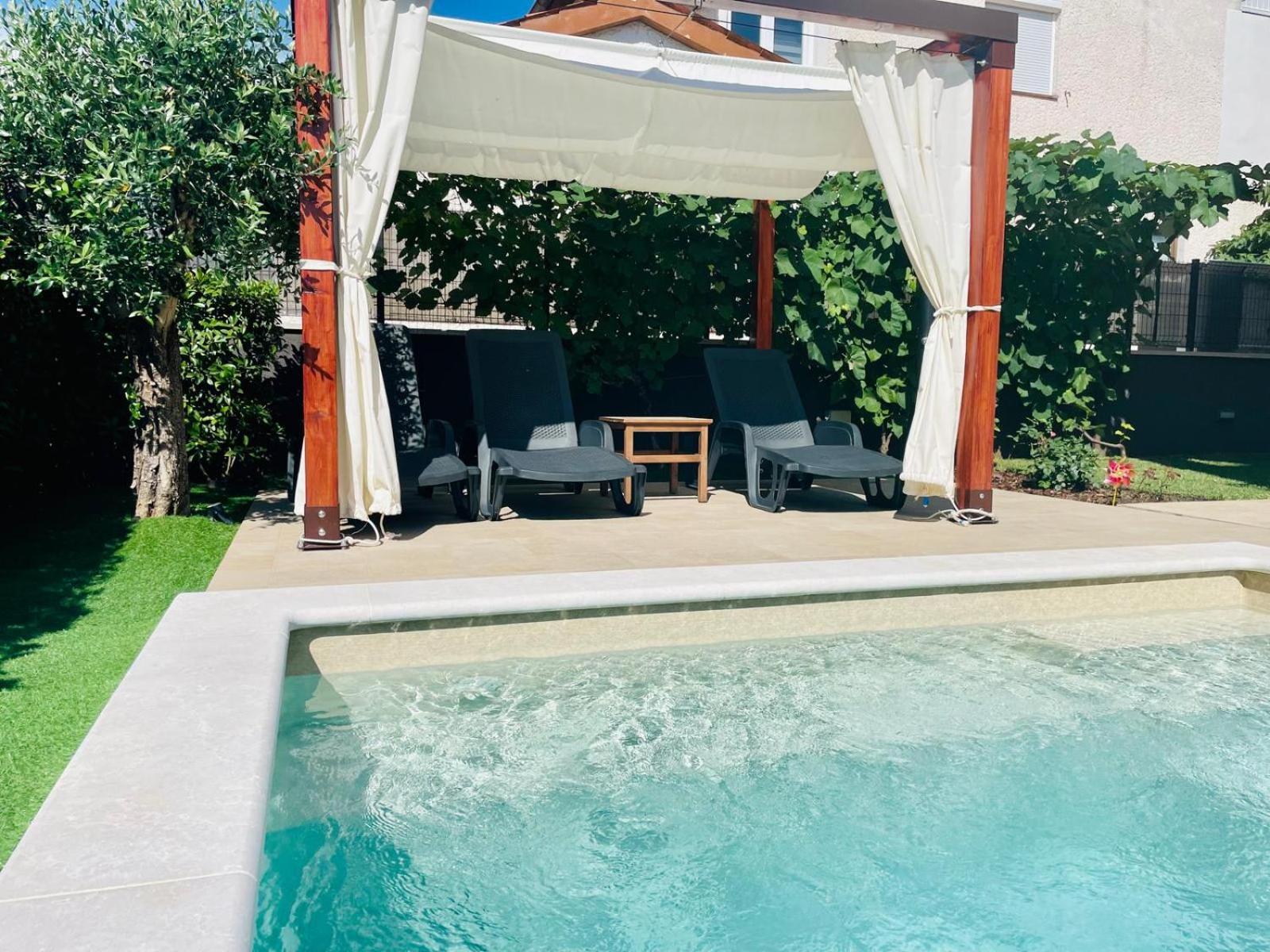 Boutique Apartment With Private Pool For Your Exclusive Use Novigrad Istria エクステリア 写真